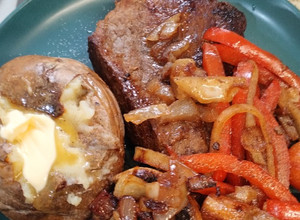 A picture of Gluten free steak dinner 😋😋.