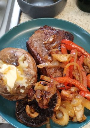 A picture of Gluten free steak dinner 😋😋.