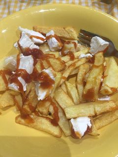 Una foto de Patatas con queso de Cabra y salsa barbacoa