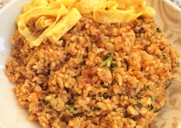 Cara Royal saat makan malamNasi Goreng Kornet Brokoli