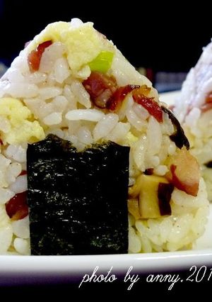 【宜蘭有機米】鴨賞炒飯糰 的食譜成品照片