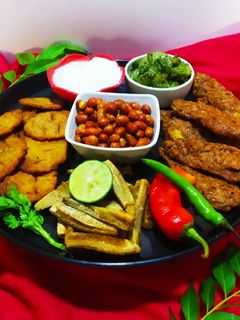 ફરાળી પ્લેટર (farali platter recipe in Gujarati) રેસીપી મુખ્ય ફોટો