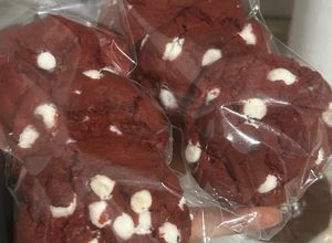 Una foto de Galletas red velvet❤️