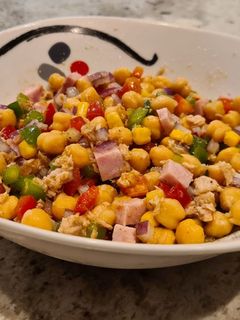 Una foto de Ensalada de garbanzos