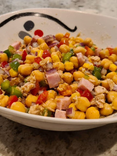 Una foto de Ensalada de garbanzos