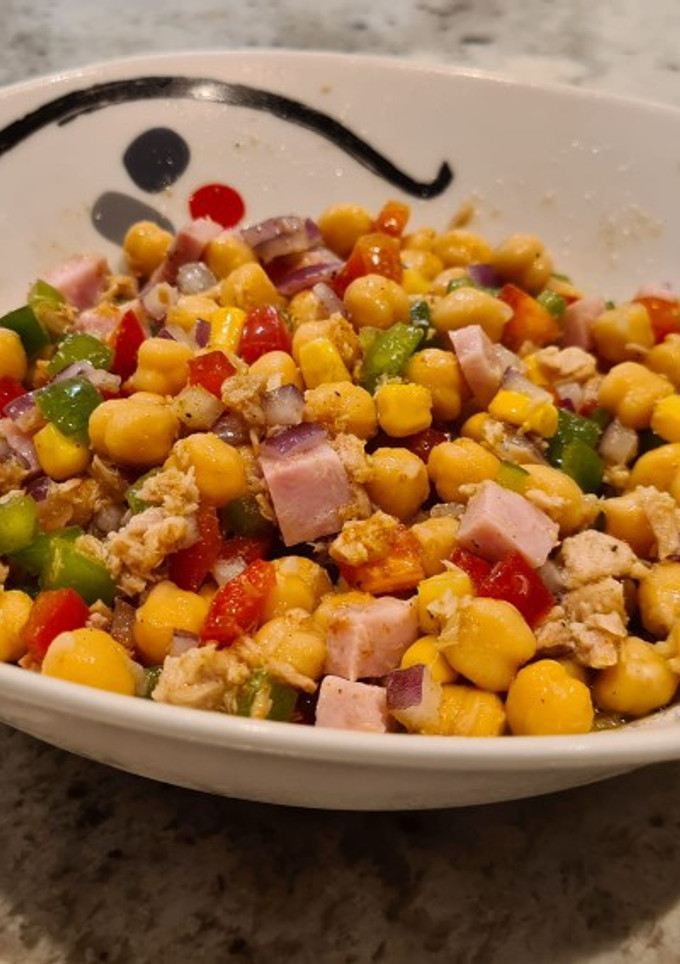 Una foto de Ensalada de garbanzos