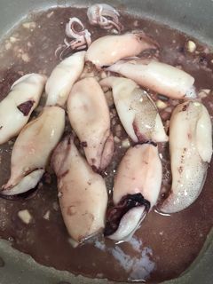 Una foto de Chipirones con ajo y sidra