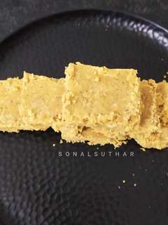 કાટલું પાક (Katlu Paak recipe in Gujarati) રેસીપી મુખ્ય ફોટો