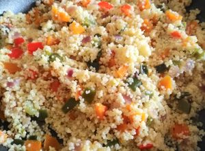 Una foto de Cúscús con verduras