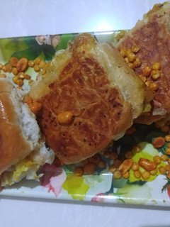 मसाला बन दाबेली (masala bun dabeli recipe in Hindi) रेसिपी मुख्य फोटो