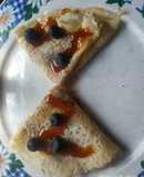 Panqueque con dulce de leche y arándanos