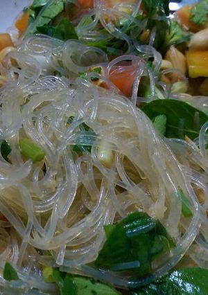 รูปของ ยำวุ้นเส้นลุยสวนสูตรนุ่มนวล