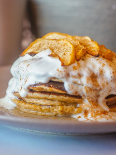 Una foto de Tortitas de avena, manzana y yogur