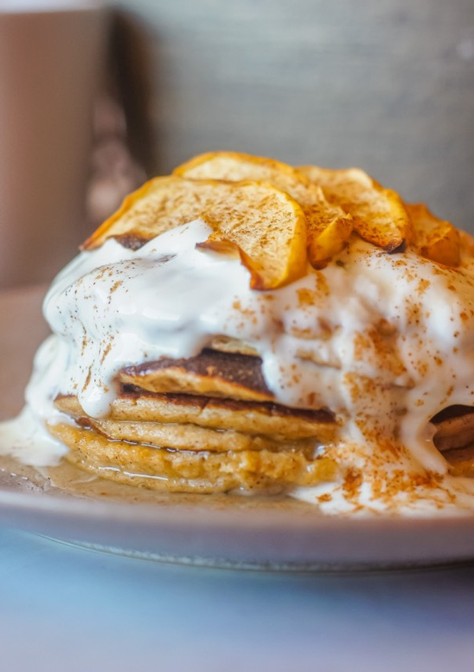 Una foto de Tortitas de avena, manzana y yogur
