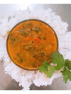પાલક દાળ વીથ પ્લેન રાઈસ(dal palak with plan rice recipe in Gujarati) રેસીપી મુખ્ય ફોટો