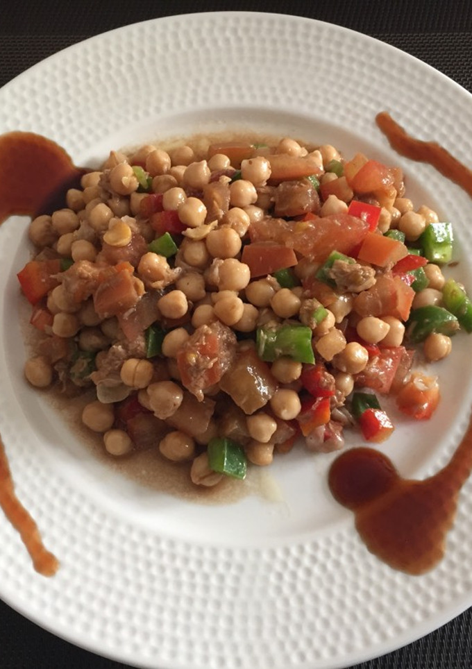 Una foto de Ensalada fría garbanzos