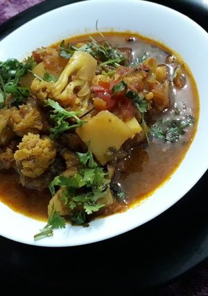 A picture of Aalu ghobhi tari.