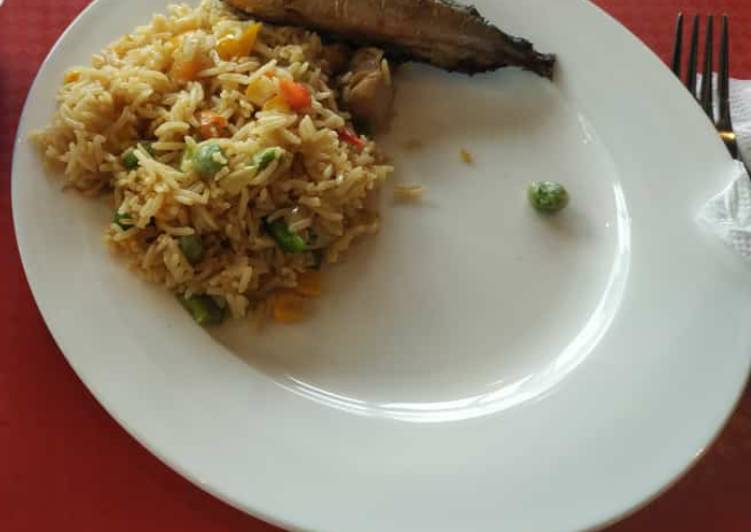 Simple Way to Make Any-night-of-the-week Fried rice with fried fish