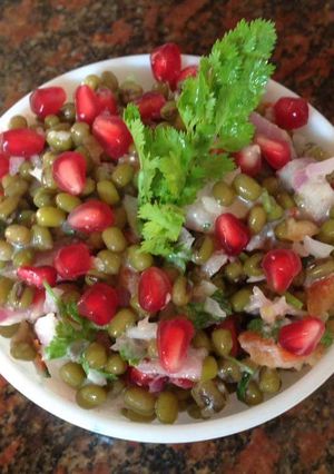 A picture of Moong chat.