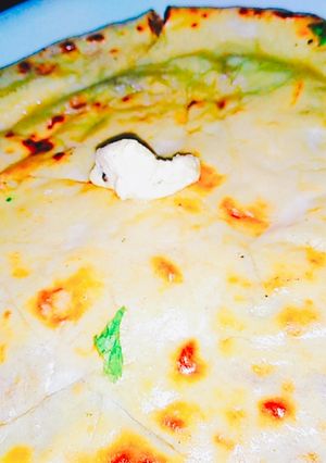 A picture of Potato kulcha/naan.
