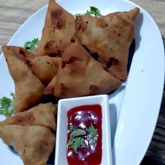 A picture of Aloo chicken samosa 😋.