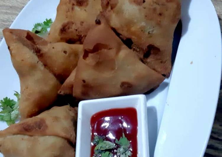 Aloo chicken samosa 😋