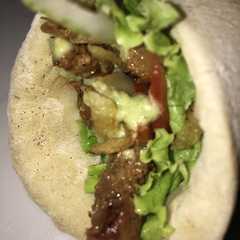 Una foto de Pepitos de carne con pan pita hechos desde 0