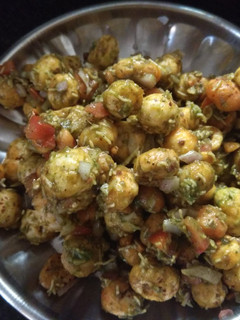 મખાણા ચાટ(Makhana Chaat Recipe in Gujarati) રેસીપી મુખ્ય ફોટો