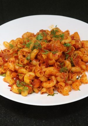 A picture of Schezwan pasta.