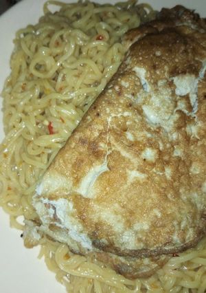 A picture of Indomi noodles.