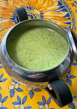 Une photo de Sauce salade à la moutarde, persil et citron