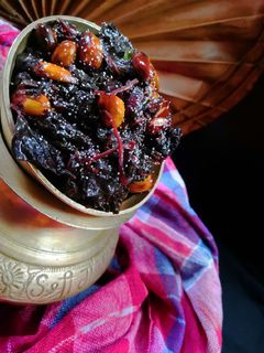 লাল শাক ভাজা (lal shak bhaja recipe in Bengali) রেসিপির প্রধান ছবি