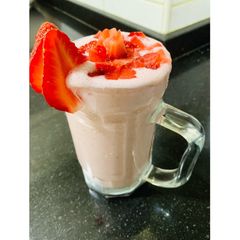 A picture of Strawberry smoothie.