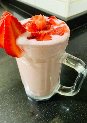 A picture of Strawberry smoothie.