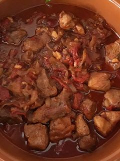 Una foto de Cerdo en salsa con pimientos del piquillo