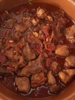 Una foto de Cerdo en salsa con pimientos del piquillo