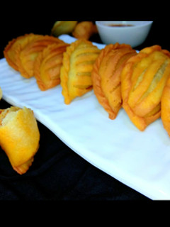 गुझिया विद ट्विस्ट (करंजी) रेसिपी मुख्य फोटो