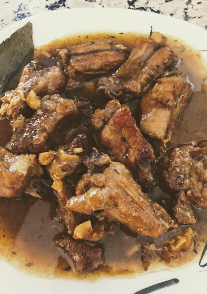Una foto de Costillas en salsa