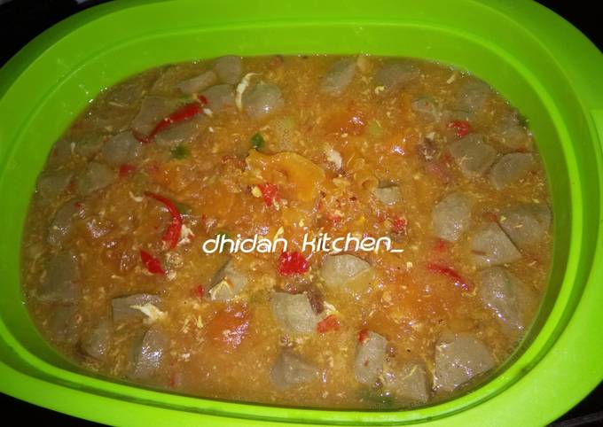 Seblak dadakan isi daging, bakso, kerupuk