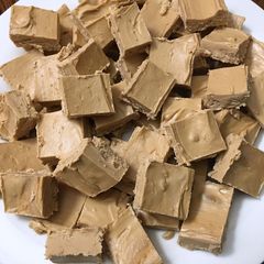 A picture of Harry Potter butter beer fudgeOnly 2 ingredients.