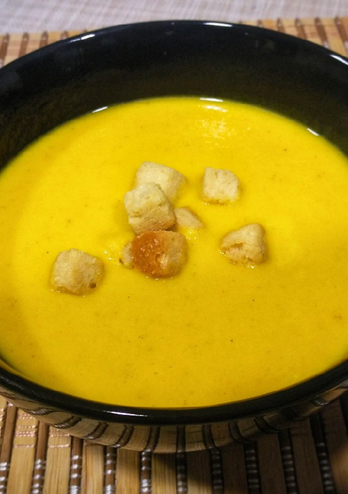 Una foto de Crema de calabaza y curry