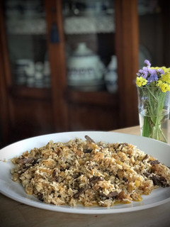 Una foto de Wok oriental de arroz con ternera