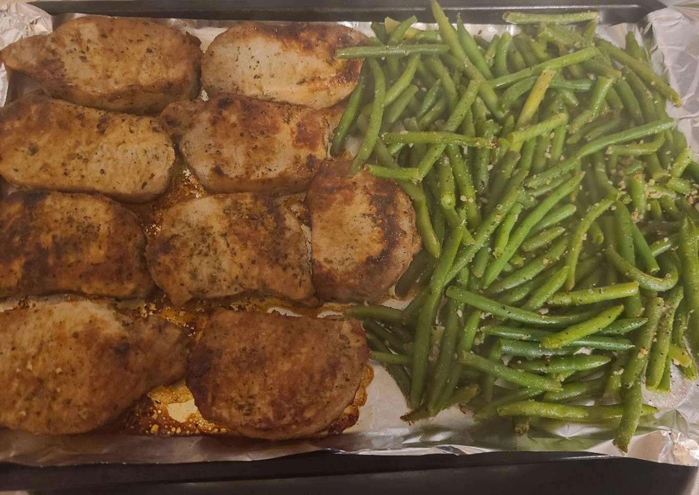 Pork Chops with Apples and Green Beans