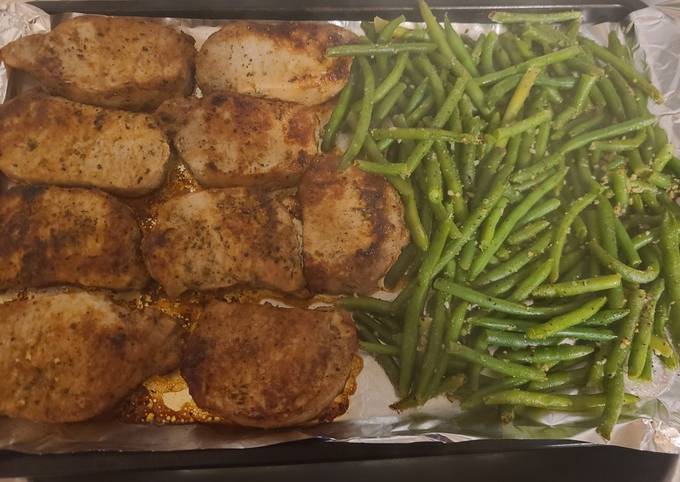 Pork chops with apples and green beans