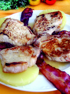 Una foto de Lomo con piña y bacon