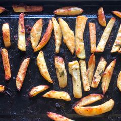 A picture of Indian flavoured Baked potato wedges.