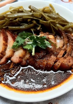 Hình của món Thịt khìa nước dừa.