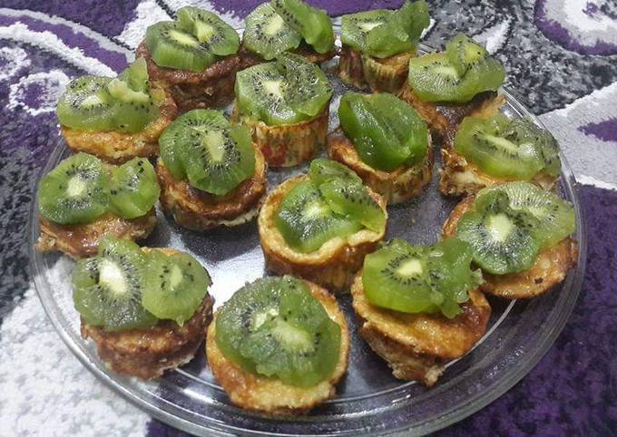 Baked Mini Cheesecake Cups (With Kiwi Slices)