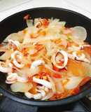 Mực xào hành tây cà chua