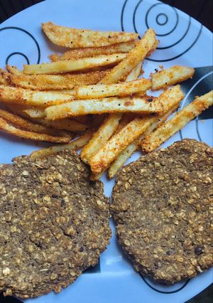 Una foto de Hamburguesa de lentejas con papas rústicas